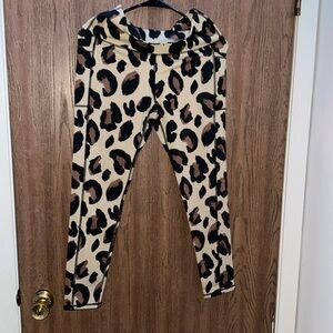 Cheetah Spandex Leggings
Gently used